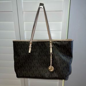 Michael Kors Jet set signature tote